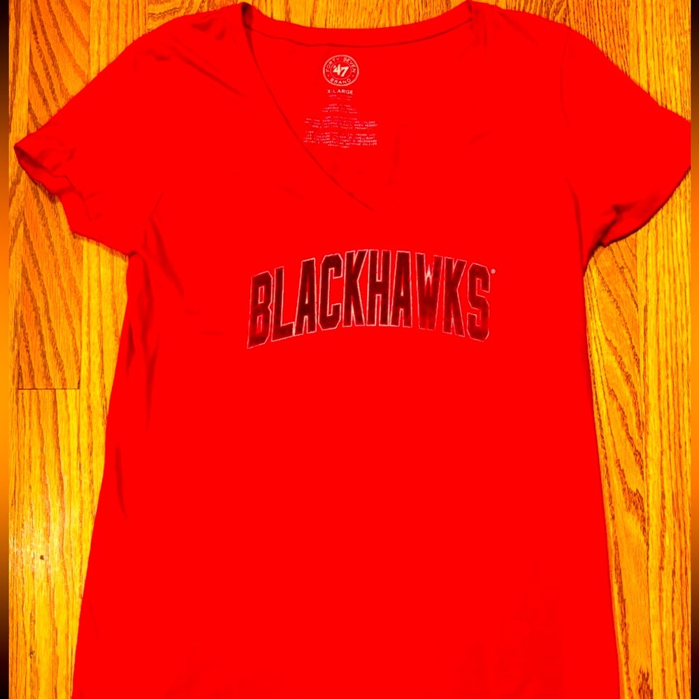 Chicago Blackhawks Women’s 47 Brand V-neck Short Sleeve Tee Size XL